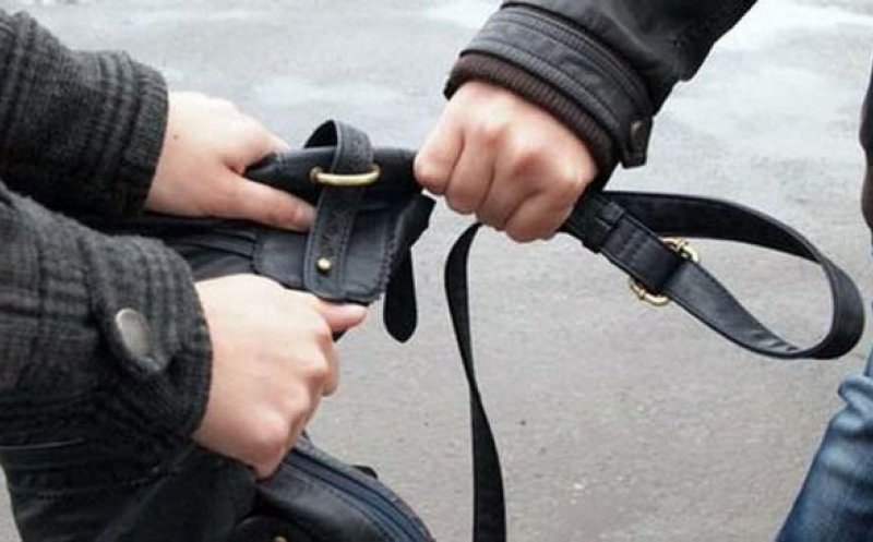 Bătrân de 89 de ani, tâlhărit de o sumă mare de bani, în Dej. Victima a fost transportată la spital