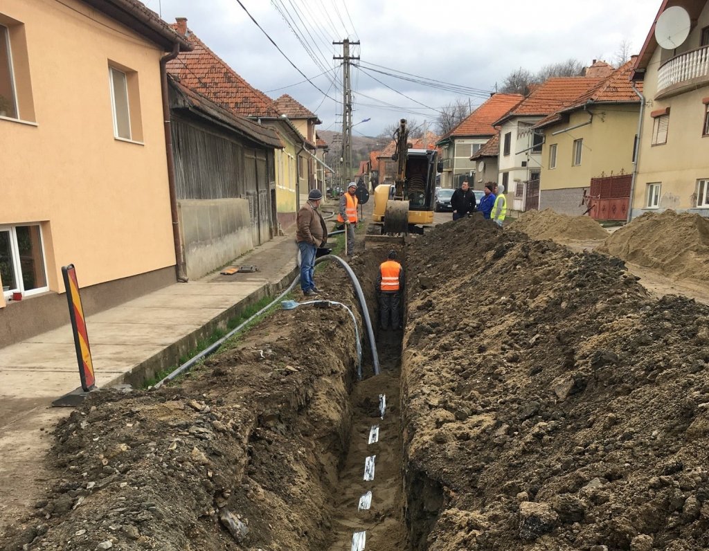 Un sat din Cluj își extinde rețeaua de alimentare cu apă. Alin Tișe: “Cu finalizarea investiției va crește și calitatea vieții locuitorilor din zonă”