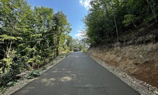 Se asfaltează un drum din județul Cluj. “Străbate o zonă pitorească și este o rută alternativă spre Mănăstirea din Muntele Rece”