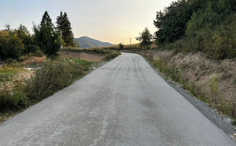 Se asfaltează un drum din județul Cluj. “Străbate o zonă pitorească și este o rută alternativă spre Mănăstirea din Muntele Rece”