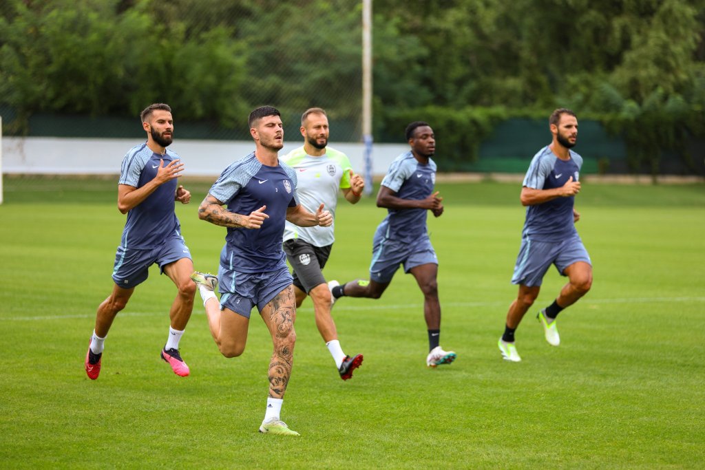 CFR Cluj ar putea ceda un jucător unei rivale din Superligă