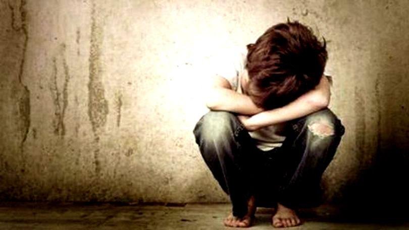 Cruzime într-o familie din Dej. Un bărbat și-a bătut fiul de 11 ani și l-a dat afară din casă pe durata nopții