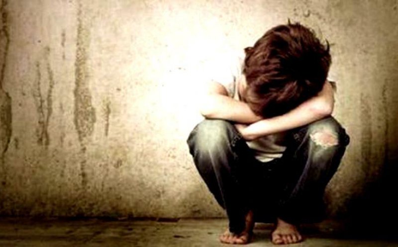 Cruzime într-o familie din Dej. Un bărbat și-a bătut fiul de 11 ani și l-a dat afară din casă pe durata nopții