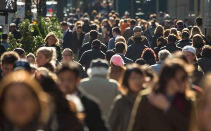 Populaţia rezidentă este de 19,05 milioane persoane. Fenomenul de îmbătrânire demografică continuă să se accentueze