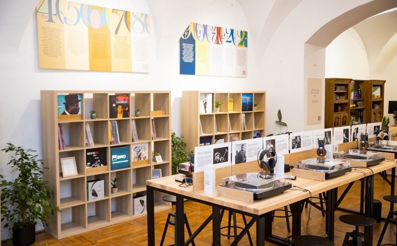 Expoziţia „Music Gallery”, care prezintă muzica într-un mod atipic pentru publicul larg, ajunge la Bucureşti