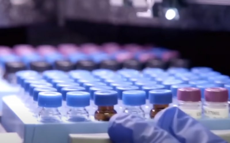 Cel  de-al treilea vaccin anti-COVID actualizat de la Pfizer/BioNTech, pe cale de a fi autorizat în UE. Cum se administrează