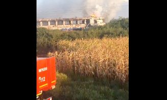 Un tren de călători a luat foc şi s-a făcut scrum pe şine. Zeci de călători se aflau în vagoane