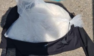 Captură RECORD de droguri în România: 30 de kg de „Cristal” în valoare de 600.000 euro. Trei persoane au fost reținute
