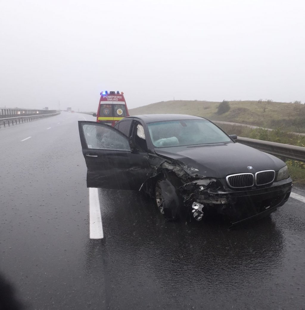 Încă un accident pe Autostrada A3. Doi oameni sunt evaluați de un echipaj de ambulanță
