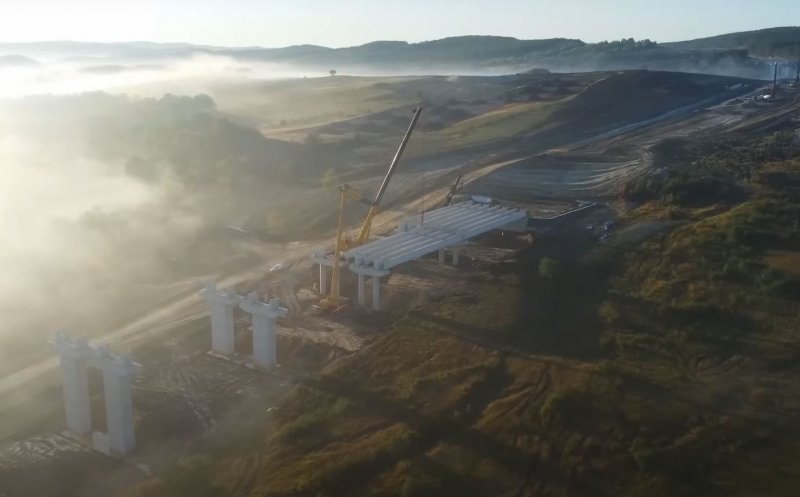 Imagini superbe surprinse pe un șantier de pe A3. UMB, la ridicat grinzi pe Zimbor-Poarta Sălajului