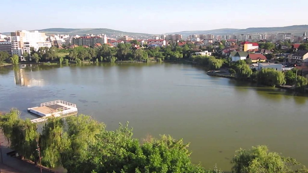 Lacul Gheorgheni se modernizează cu 10 milioane lei: pontoane noi, platforme de pescuit, zone de promenadă