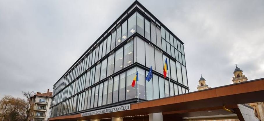 Protest la sediul IȘJ Cluj pentru înfiinţarea unei şcoli pentru elevii cu nevoi speciale