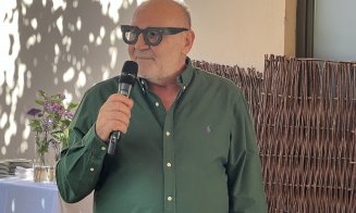 Octavian Hoandră şi-a lansat un nou volum, „Țară eșuată vinde pitici de grădină”