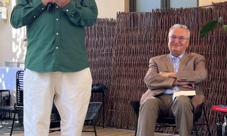 Octavian Hoandră şi-a lansat un nou volum, „Țară eșuată vinde pitici de grădină”