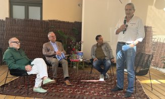 Octavian Hoandră şi-a lansat un nou volum, „Țară eșuată vinde pitici de grădină”