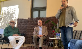 Octavian Hoandră şi-a lansat un nou volum, „Țară eșuată vinde pitici de grădină”