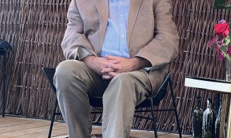 Octavian Hoandră şi-a lansat un nou volum, „Țară eșuată vinde pitici de grădină”