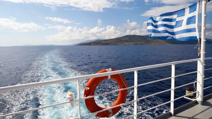 MAE: Românii blocați pe feribot între insulele Skiathos și Volos au fost debarcați şi informați despre evacuare
