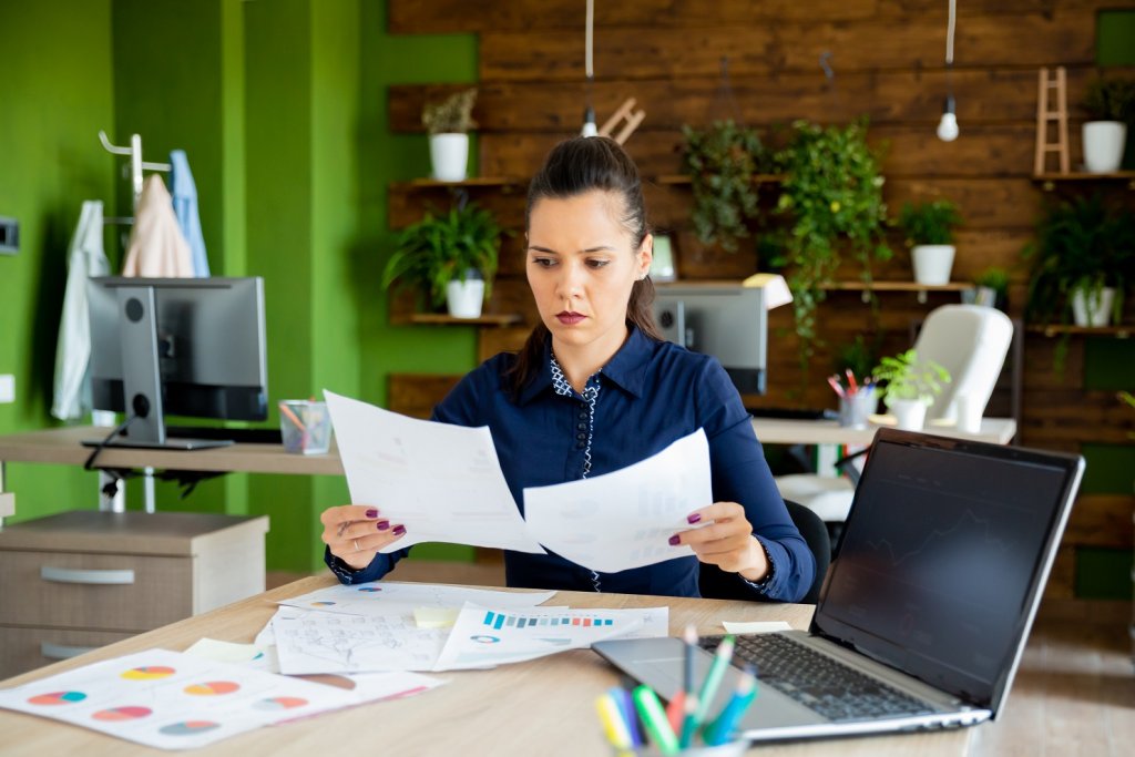 3 intrebari pe care trebuie sa-ti pui inainte sa apelezi pentru un credit cu buletinul
