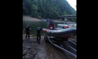 Bărbat dispărut în Lacul Tarnița după ce s-a scufundat cu caiacul