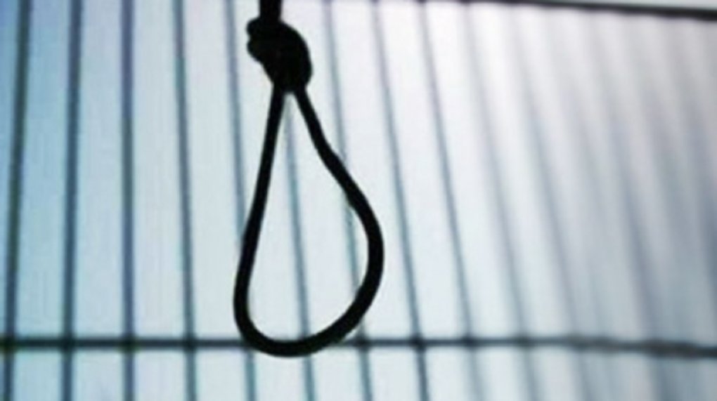 Deţinut spânzurat în baie, la Penitenciarul Gherla. Închis cu alți 7 în cameră și prezenta urme de violență
