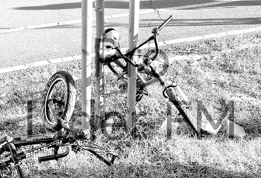 Un copil de 9 ani a murit sub ochii părinților și ai fratelui său după ce a căzut cu bicicleta. Ghidonul i-a intrat în gât