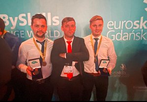 Studenții UTCN premiați la concursul european „Robot System Integration”, din cadrul EuroSkills, Gdańsk 2023