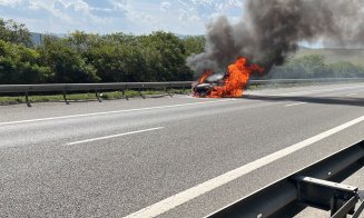 INCENDIU pe A3, în Cluj. Mașină făcută SCRUM