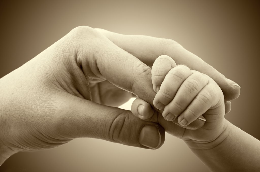 Adopții ilegale în Filipine. Bebeluș scos la vânzare cu 400 de euro pe rețelele de socializare