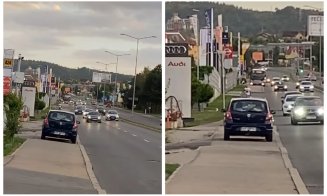 La Cluj trotuarul este mai nou bandă pentru mașini! Șofer surprins cu mașina pe trotuar / “Măcar a semnalizat”