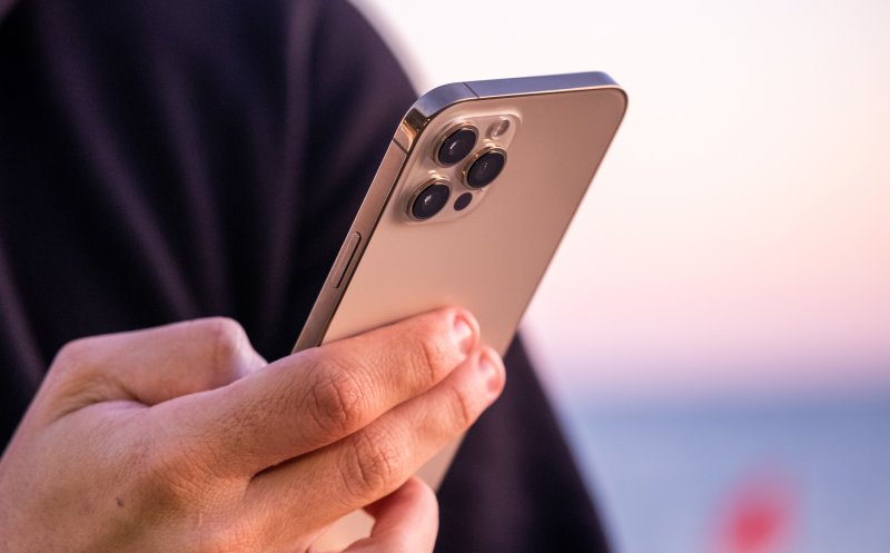 Olanda cere explicații de la Apple, după ce Franța a retras de la vânzare un model de iPhone care ar emite radiații peste standardul european