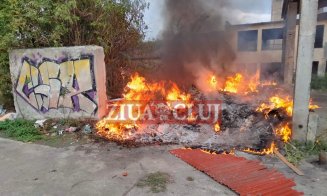 INCENDIU în Cluj la o fostă spălătorie de vagoane. Intervin pompierii cu două autospeciale