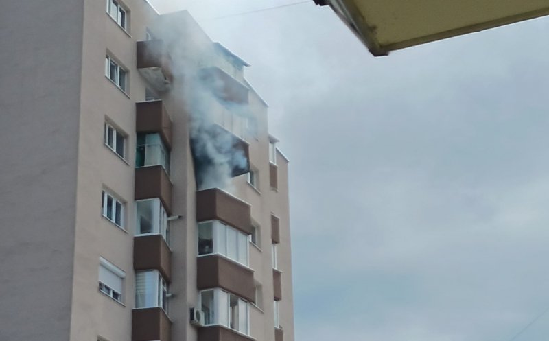 INCENDIU într-un bloc din Mănăștur. Intervin pompierii