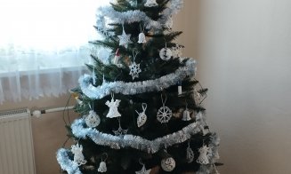 Bradul artificial de Crăciun este o soluție practică pentru toți