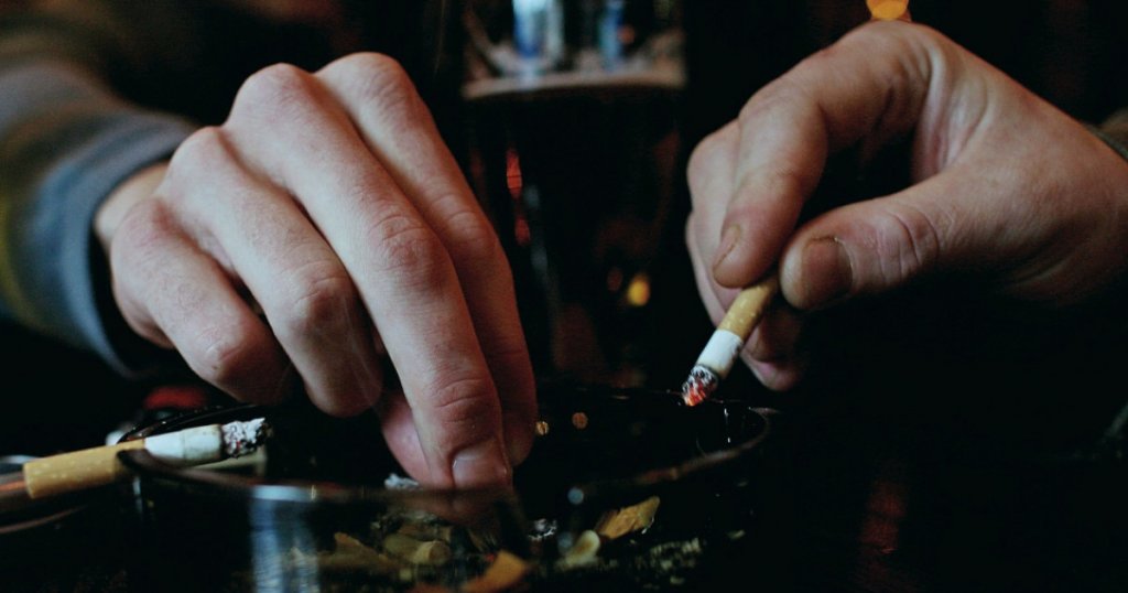 Medic: O persoană care fumează de peste 20 de ani un pachet de ţigări pe zi trebuie să îşi facă un CT de torace