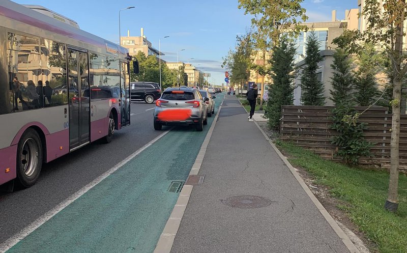 "Un părinte care își duce odrasla la grădi cu bicicleta" solicită "minime măsuri de siguranță în trafic"