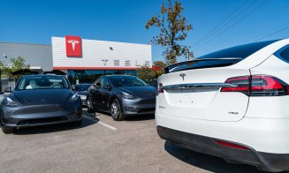 Directorii de la Tesla au fost dați în judecată. Câte milioane de dolari cer avocații