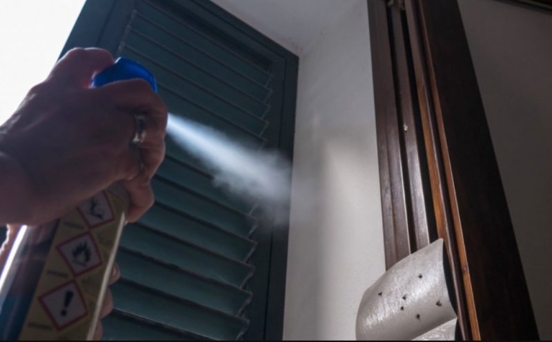 Trei persoane din Cluj-Napoca, intoxicate cu insecticid! Au ajuns de urgență la spital