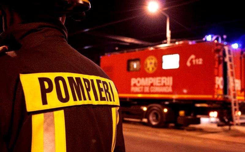 Incendiu într-o localitate din Cluj! Pompierii s-au luptat 2 ore cu flăcările