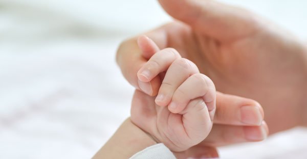 700 de lei lunar de la stat pentru o categorie de mame. Cine primește banii