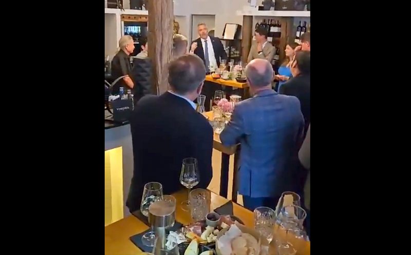Declaraţie SCANDALOASĂ a cancelarului Austriei, înconjurat de zeci de pahare cu vin şi platouri cu brânzeturi: Copiii săraci să mănânce la Mc Donald's. E mai ieftin