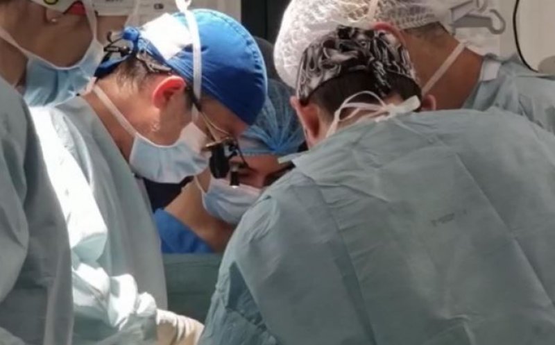 Care este starea adolescentei care a primit o inimă artificială. Medic: "Totul a apărut brusc, inima se dilata extrem, era imobilizată pe patul de spital"