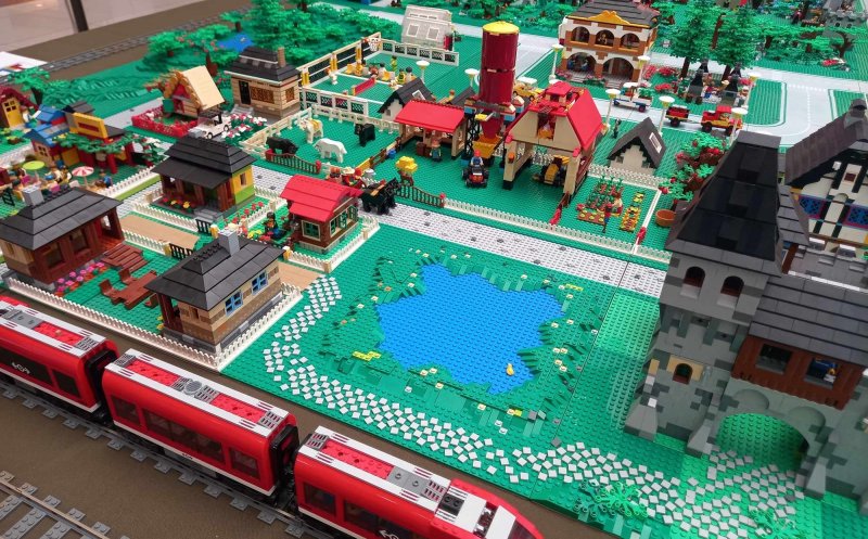 Expoziție de LEGO la Muzeul Etnografic. Primul tronson de metrou din Cluj, între exponate