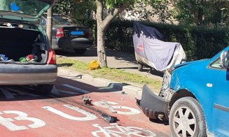 Accident cu două mașini pe un bulevard mare din Cluj-Napoca