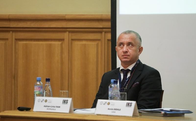 Rectorul Academiei SRI, profesor la UBB, și-ar fi copiat cărțile una după alta