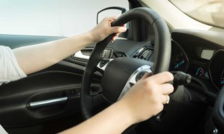 Conducerea vehiculelor fără permis și cu numere de înmatriculare false, o practică tot mai frecventă. Doi bărbați prinși la volan fără carnet, în Cluj