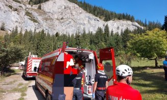 Un bărbat a rămas inconștient la Cheile Bicazului după ce a fost lovit de o piatră. A intervenit elicopterul SMURD