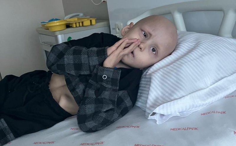 Salvează o inimă! 115.000 €, prețul pus pe viața unui băiețel de 4 ani care înfruntă cancerul cu inocență și durere
