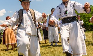 Păstrează datinilie vii! Zeci de tineri clujeni se vor întrece într-un concurs dedicat jocului tradițional românesc