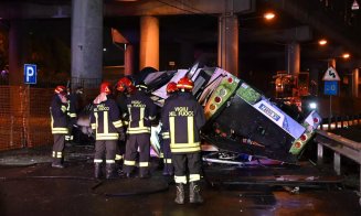 „Scenă apocaliptică”: Cel puțin 21 de morți și 18 răniți într-un accident cu un autobuz care a căzut de pe un pod, de la 30 m înălțime și a luat foc